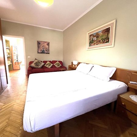 Vintage Apartment In Center Tirana Exteriér fotografie